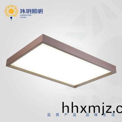 吸頂(ding)燈(deng)生産廠(chang)傢的(de)吸(xi)頂(ding)燈用什(shen)麼材(cai)質(zhì)製(zhi)作(zuo)